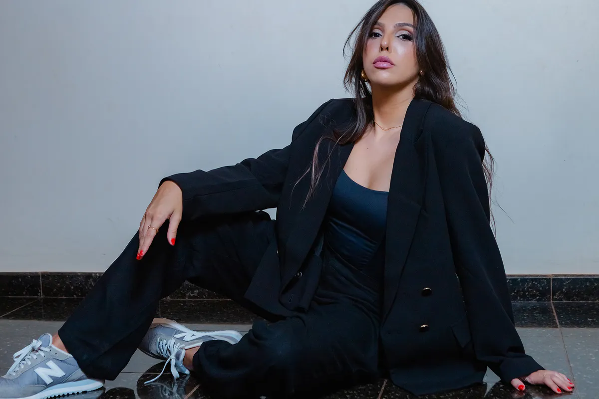 Ensaio Business Ana Mariana — capa